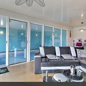 https://gite-avec-piscine-interieure.inbrittany.com